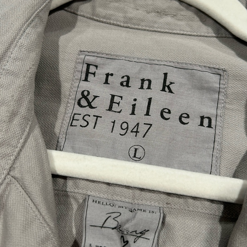Frank & Eileen “Barry” shirt in grey. 100% cotton. Intentionally distressed